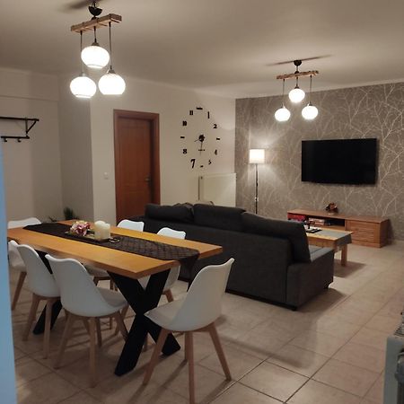Rania'S House Apartment เอยิโอ ภายนอก รูปภาพ